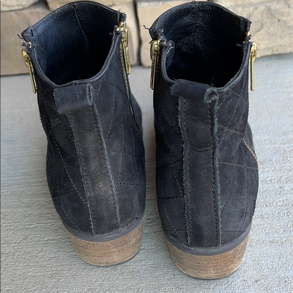 SOLD Steve Madden Booties Ankle Boots - Picture 3 of 7